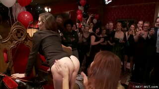 ˑ� 개의 큰 가슴 섹시한중년여성의 노예 시몬 Sonay 및 마녀 de Mer 에 걸음을 멈추고의 정부주도 나 Dolore 을 얻을 목에 부딪