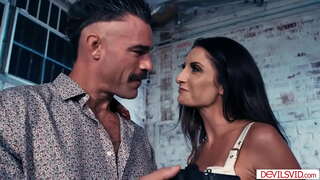 Tio e outo solo su muher maron tene mihó amigu