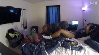 Chic schleicht sech Wee op Hirem Frënd ficken