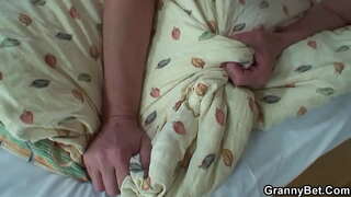 Vanha nainen vietteli nuori kaveri