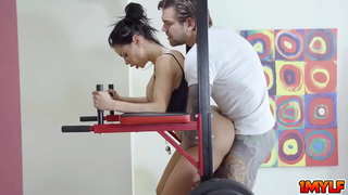 Juan tendu Canela lèvres de sa chatte