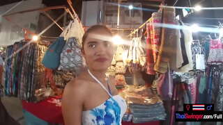 Asian teen girlfriend പോലെ തോന്നി giving her boyfriend a blowjob once they got home