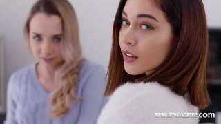 Petite Mona Asul nga ug cute sa Ginebra Bellucci mikaylap mga maanindot nga mga butt aping sa pagkuha sa asno giiyot human sa usa ka deepthroat double blowjob ug sa pagdula uban sa usa ka vibrator! Full Movie &amp;amp; 1000s sa Dugang sa Private.com!