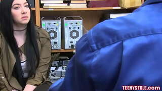 Libog at magandang mukha ng dalagita na tinatawag na Amillia Oniks pagkuha parusahan ng fucked sa pamamagitan ng seguridad ng mga tao na may malaking titi