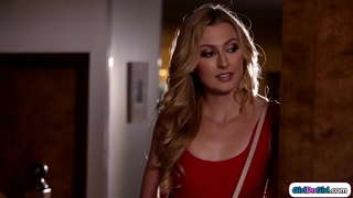 Дараа нь гэртээ ирж, орой дахин түүний busty stepmom шийдвэр гаргасан тэр байх болно лесбиян.Энэ stepdaughter авах titsucked licks milf pussy болон түүний facesits