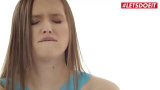 WHITEBOXXX - (Stacy Cruz) - Verführerisch Teen Intensiv Léift Maachen Sëtzung Mat Hirem Amant