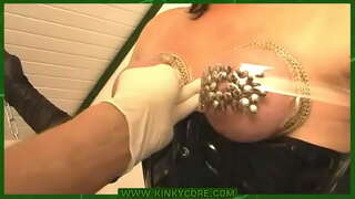 Tits na kuchora pini &amp;amp; kucheza na pee shimo