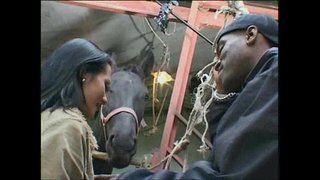 Wild Doirbh Gangbang romàinis Girl 4 big dicks aig an aon àm taobh a-staigh