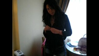 ���ໍາ amatorial Lilly ອອກແລະ masturbates