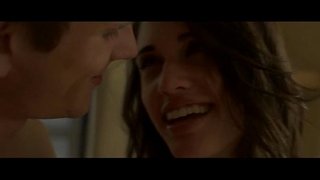 Hynod o babe poeth fucked ar y soffa