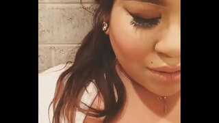 Instagram slut Du DDD Mamba yn dangos ei tits 7