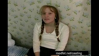 پیارا کیٹی باہر کی کوشش کرتا ہے کے لئے ایک فحش کردار