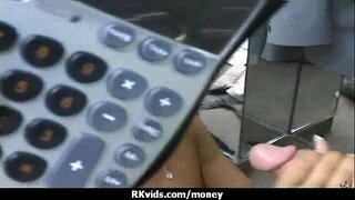 Elle va baiser un autre homme pour de l&#039;argent 23