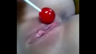 4935961 latina masturbiert mit einer palette