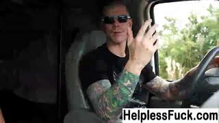 ���ယ်ကျော်သက်မိန်းကလေးများစုႏွ