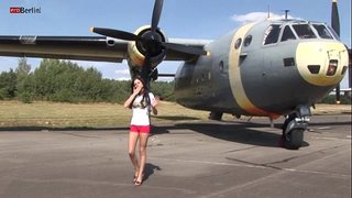 Big tits, শ্যামাঙ্গিণী, উপস্থাপন Monika Benz স্থল নিয়ন্ত্রণ জার্মান বিমানবন্দর