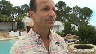 Amy Wilde Bavi S Dvije Петухами