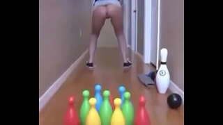 Blonde mendapat bola dengan pantat