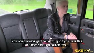 Falske Taxa varmt lidenskabelig hård sex bagsædet sex