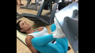 Gracy aarbechten an der Turnhalle