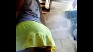 Fil-ftit tiegħi falda u isfar mi panti morada