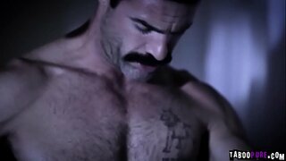 Jaye Vasarās braukt virsū Charles Dera