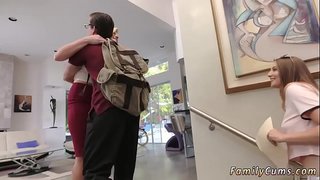 Máthair fucks chompánach&amp;#039;s iníon An deartháir nó deirfiúr Staidéar Agus Tarraing