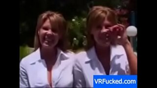 Milf Dvojčata Dostane Hardcore Fucked a připojenými opčními výstřel