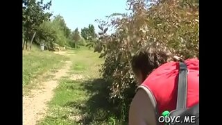 Ҷавон совершеннолетний наврас машғул страстным ҷинсӣ