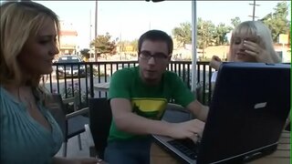 Неколку непријатни ги собереш уметници Ева Лоренс Trina Michaels имаат во место