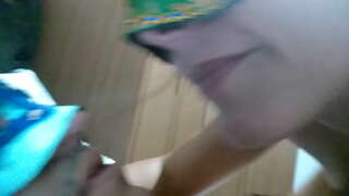 ���িবাহিত নারী থুথু মুখের মধ্যে পুরুষ এবং যার ফলে তাকে এটা গেলা