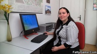 Chubby office girl snap virgeschloen