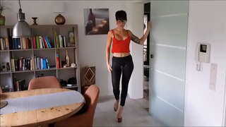 Lara Bergmann არის აფეთქებული უკნიდან!