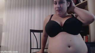 Fat girl უყვარს desserts