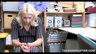 TeenShoplifter.com - Tonåring Snattare Med Små Bröst Gör Knulla Ta Itu Med Skadeförebyggande Officer