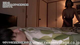 Kozue, de 51 de ani, care și-a pierdut soțul la boală în urmă cu 10 ani și a locuit cu fiul ei de atunci.Fiul este de 23 de ani, care tocmai a primit un loc de muncă în această primăvară, cum de multe ori este ca zi de zi cu soțul meu atunci când am fost tineri ....