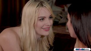 ���ុកំពុងសម្លឹងពីចម្ងាយនិងសួររបស់នាងប៍នតចម្ងាយប្រសិនបើនាងដឹងថាកន្លែងដែលវាគឺជា។ទាំងអក្រាតនាងបានបើកនៅជុំវិញជាមួយនឹងការពីចម្ងាយនៅក្នុងសត្វលារបស់នាង។របស់ខ្លួនទាំងអស់ក្រៅដើម្បីបន្ធូររបស់នាងឡើងហើយនាងបានល្បួងនាង។ពួកគេថើបនិងនាង licks pussy របស់នាងមុនពេល facesitting របស់នាង