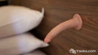 Tattooed blonde mil ó na Yanks Violet screwing pussy lena bréagán