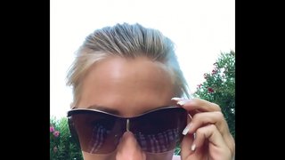 Ech fanger meng enk Fotze op enger ëffentlecher Liegewiese