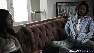 Amazonas babe Ashleigh Aleigh fucked!