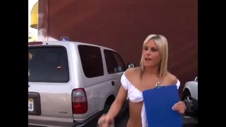 ���ხალგაზრდა გოგონა იღებს hard dick in her wet გაპარსული