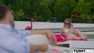 TUSHY Sexy Eyla huet éischt anal Erfarung mat sugar nibart