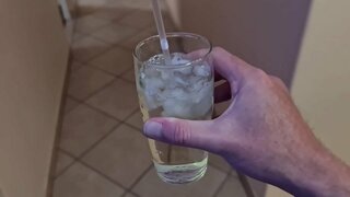 Keď suka dostane prekvapenie piss d. a to miluje