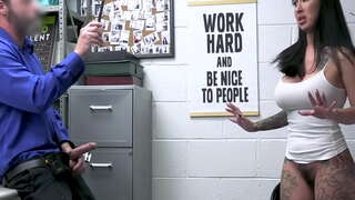 Shoplyfter forzada lily lane para chupar la polla