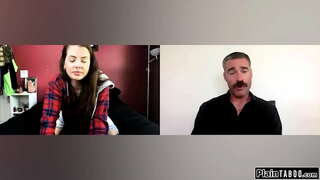 Vollbusige teen kréien nackt ifo Hirem perv Guide.Si hëlt Hir grouss Titten a schnappt sech Hir Verkeeft.Si deepthroats an fickt Hir haarige Muschi